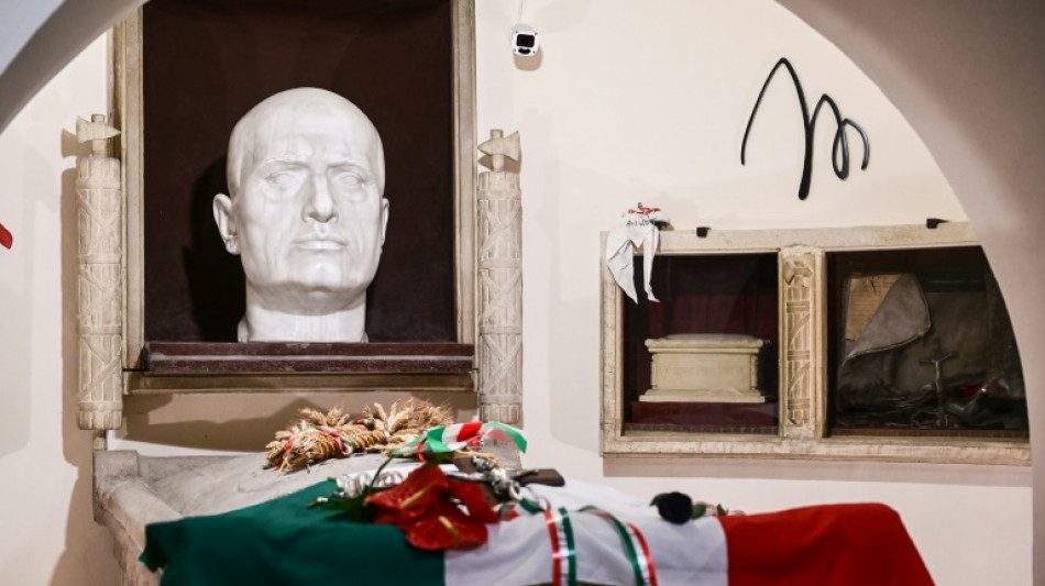 Cent ans apr&egrave;s, le culte de Mussolini se perp&eacute;tue en Italie
