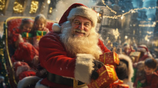 Torna l'album di Natale di Gerry Scotti, c'&egrave; Santa Tell me