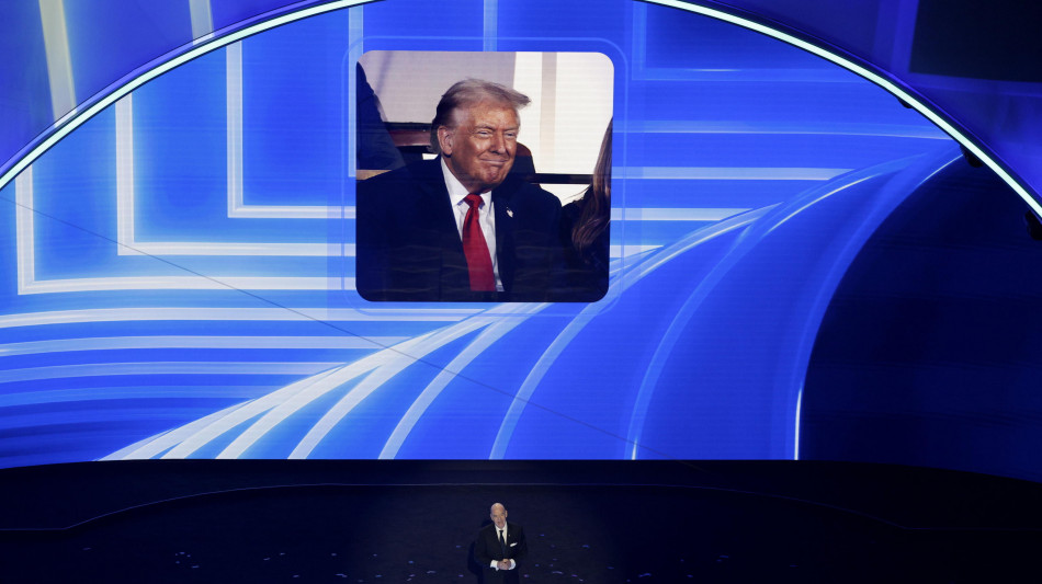 Mondiali: Trump riceve il premio Fifa per la pace da Infantino