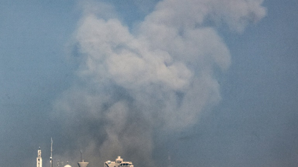 Israel, acusado de hacer pasar hambre a la poblaci&oacute;n, contin&uacute;a bombardeando Gaza