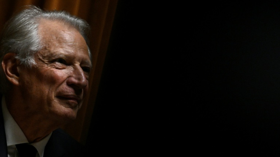 Dominique de Villepin a re&ccedil;u en cadeau deux statuettes lorsqu'il &eacute;tait au Quai d'Orsay, selon l'&eacute;mission "Compl&eacute;ment d'Enqu&ecirc;te"