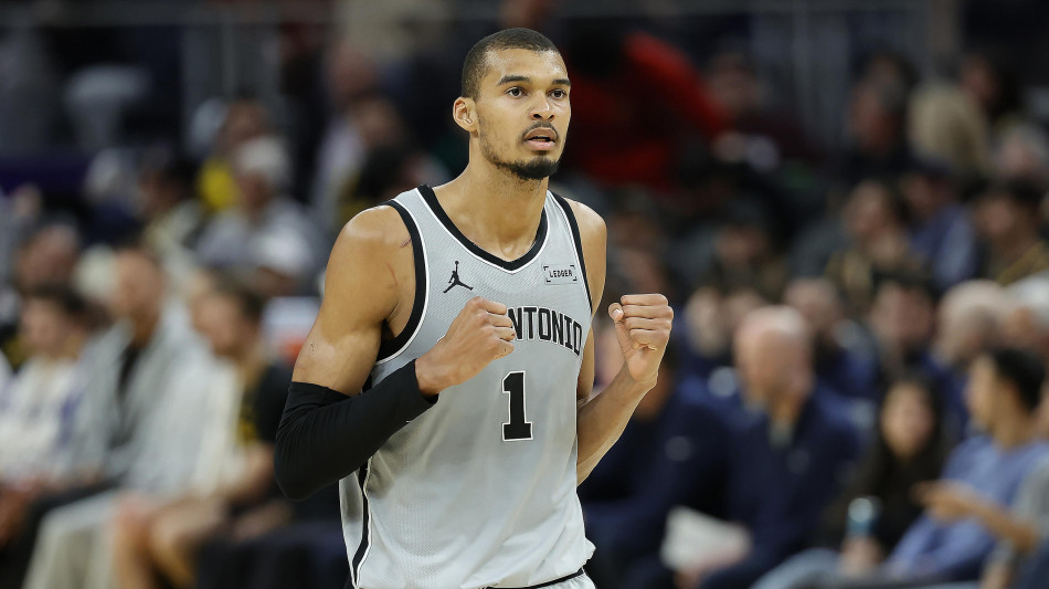 Playoff Nba: volano Spurs e Celtics, Houston evita il ko con i Lakers