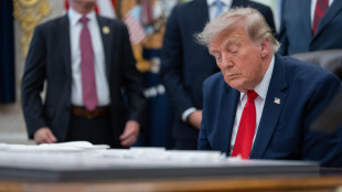 Trump pizzicato di nuovo a sonnecchiare, video virale scatena teorie complotto