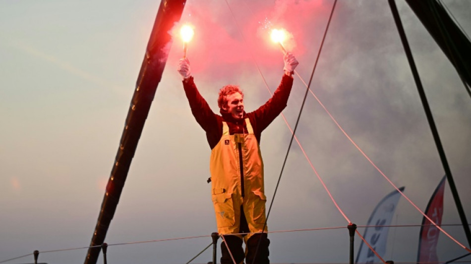La "belle &eacute;motion" de Charlie Dalin, marin de l'ann&eacute;e
