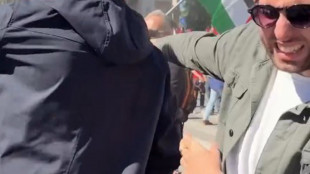 25 aprile: Radicali, 'picchiati durante il corteo a Roma per bandiere Ucraina'