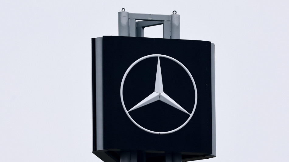 Il fatturato di Mercedes nel trimestre cala a 30,7 miliardi di euro, pesa la Cina