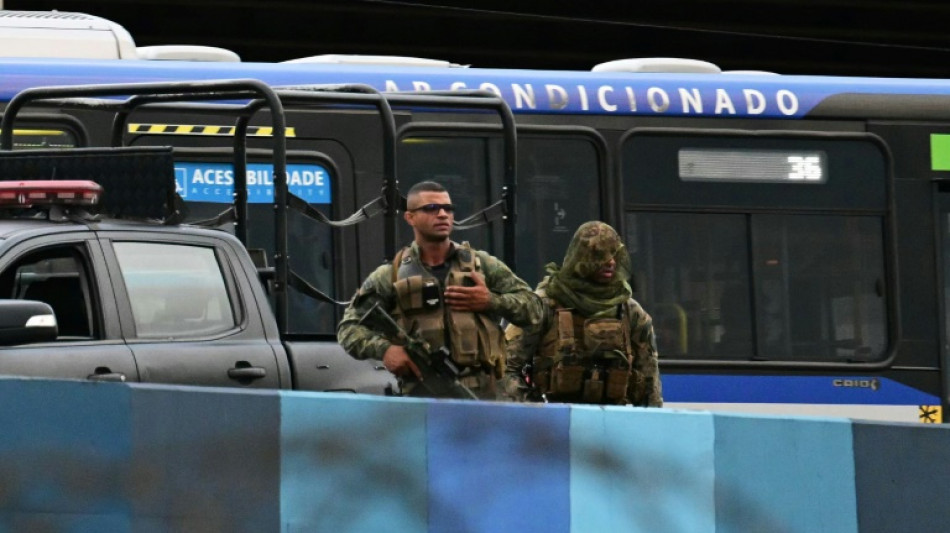 Sequestrador de &ocirc;nibus em rodovi&aacute;ria do Rio se entrega e ref&eacute;ns s&atilde;o libertados
