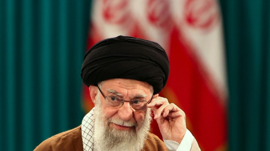 T&eacute;h&eacute;ran noir de monde pour la procession fun&egrave;bre de Khamenei