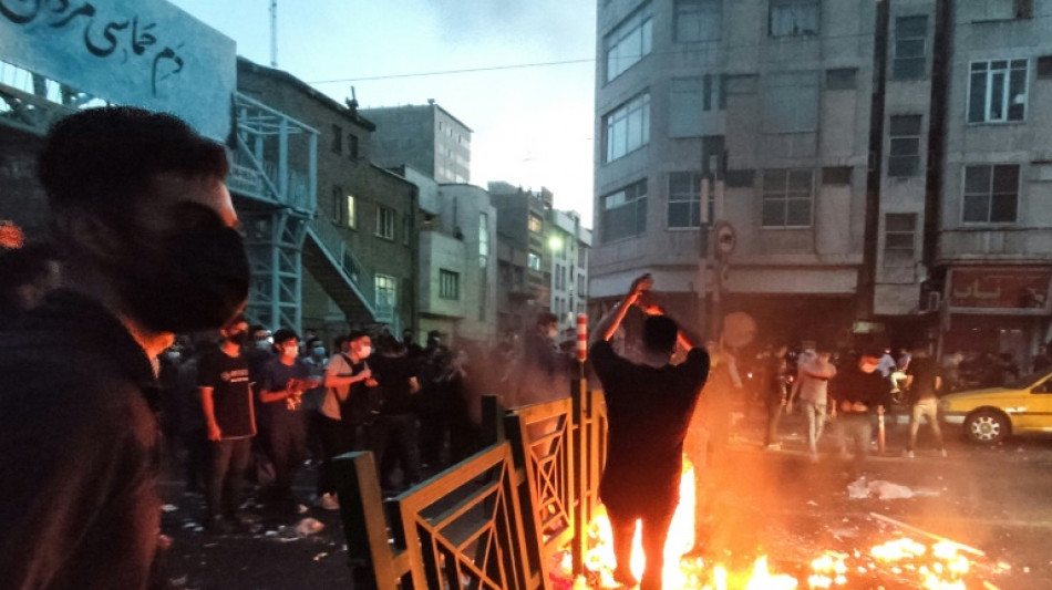 Iran: l'acc&egrave;s aux r&eacute;seaux sociaux bloqu&eacute;, au moins 11 morts lors des protestations