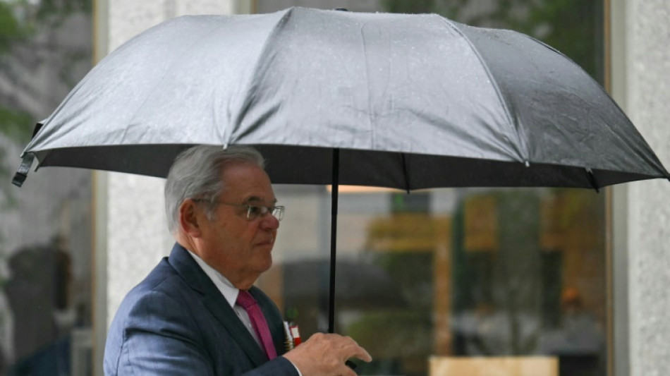 Senador democrata julgado por corrup&ccedil;&atilde;o concorrer&aacute; como independente nas elei&ccedil;&otilde;es