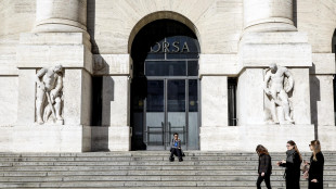 Borsa: Milano incerta con l'Europa dopo l'avvio dei dazi Usa