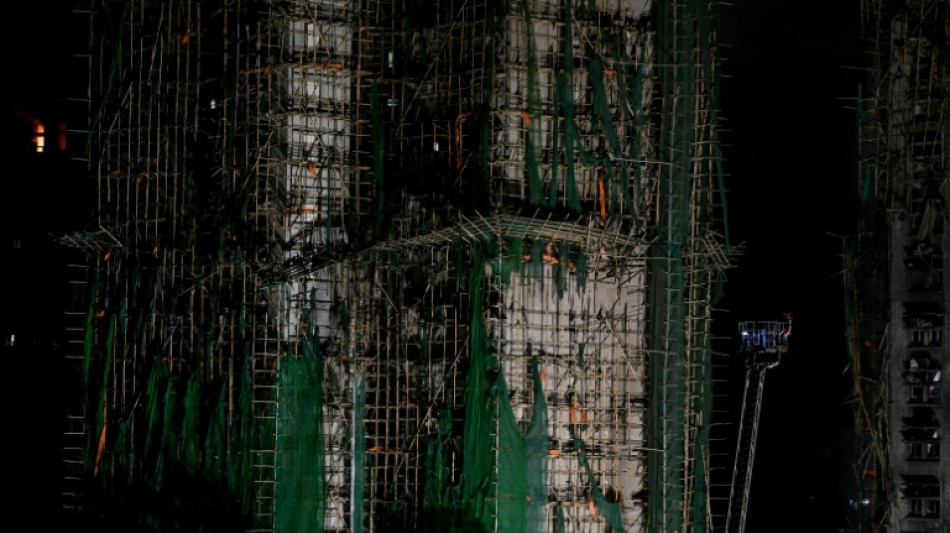 Hong Kong busca a cientos de desaparecidos tras el incendio que dej&oacute; 75 muertos