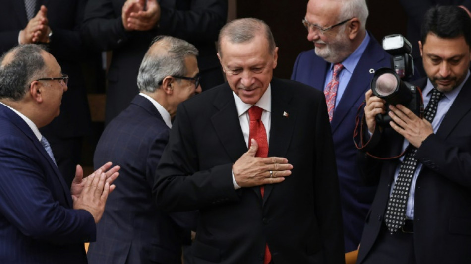 Erdogan f&uuml;r dritte Amtszeit vereidigt