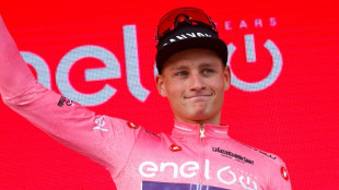 Tour d'Italie: van der Poel est "rest&eacute; calme" pour battre Girmay, "vraiment fort"