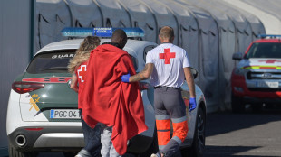 Oltre 81 migranti sbarcati alle Canarie, uno &egrave; in ospedale