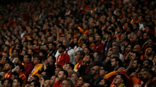 Tamp&otilde;es de ouvido e analg&eacute;sicos: o inferno barulhento dos est&aacute;dios turcos