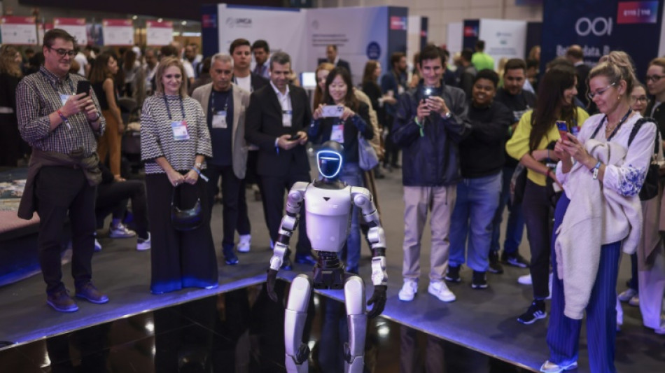 Robôs humanoides estão longe de transformar a indústria, diz Amazon Robotics