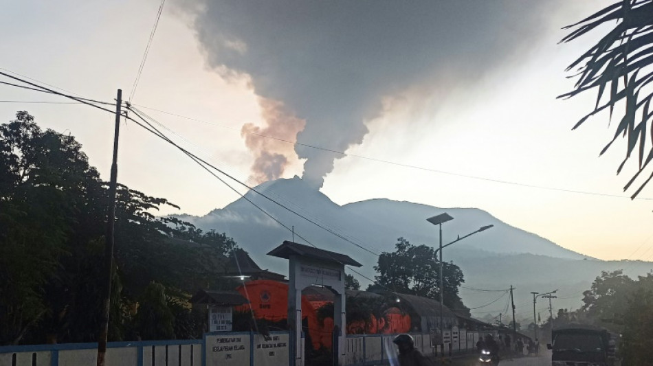 Alerta m&aacute;xima en Indonesia por la erupci&oacute;n del volc&aacute;n Lewotobi Laki-Laki