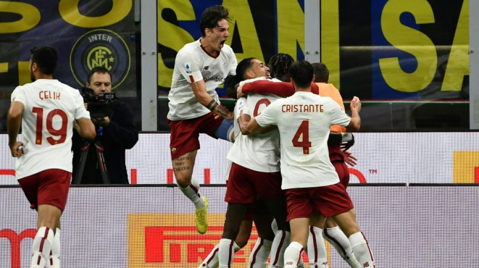 Roma's Smalling piles misery on struggling Inter, Napoli strengthen lead