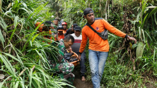 Suben a 13 los muertos por erupci&oacute;n volc&aacute;nica en Indonesia