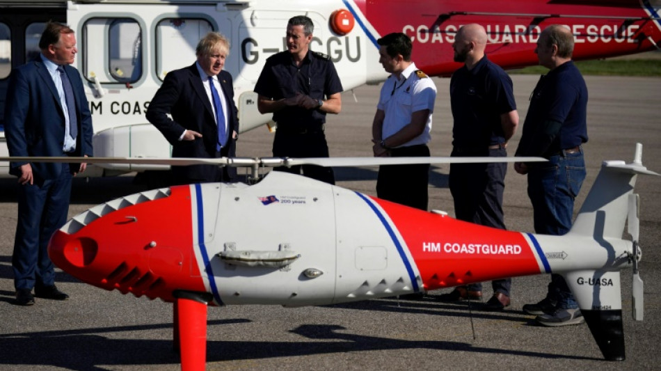 Reino Unido anuncia controvertido plan de lucha contra la migraci&oacute;n clandestina