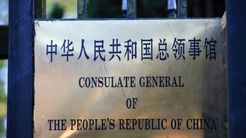 Londres convoca a un diplom&aacute;tico chino por la paliza a un manifestante en el consulado de M&aacute;nchester