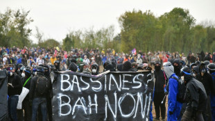 Deux-S&egrave;vres: encore 2.000 personnes rassembl&eacute;es contre la "bassine"