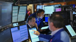 Wall Street en baisse pour cl&ocirc;turer la premi&egrave;re semaine de Trump