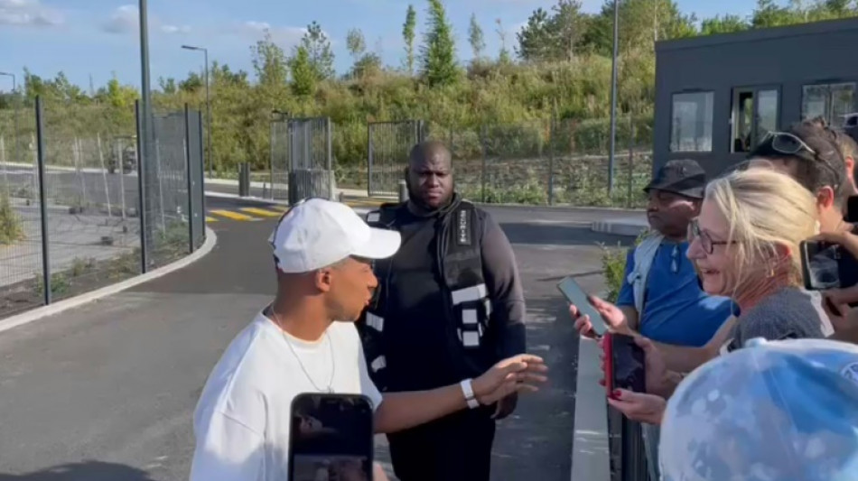 Marquinhos, capit&atilde;o do PSG, "espera uma solu&ccedil;&atilde;o" para a reintegra&ccedil;&atilde;o de Mbapp&eacute;