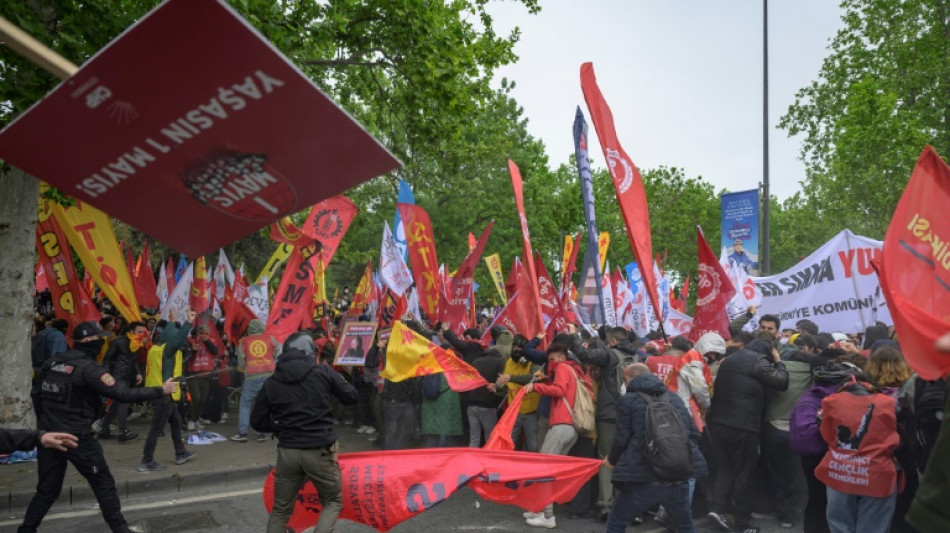 Mais de 200 s&atilde;o presos em Istambul nas manifesta&ccedil;&otilde;es de 1&ordm; de maio