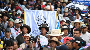Ind&iacute;genas guatemaltecos se suman a protestas contra el alza de precios de los combustibles