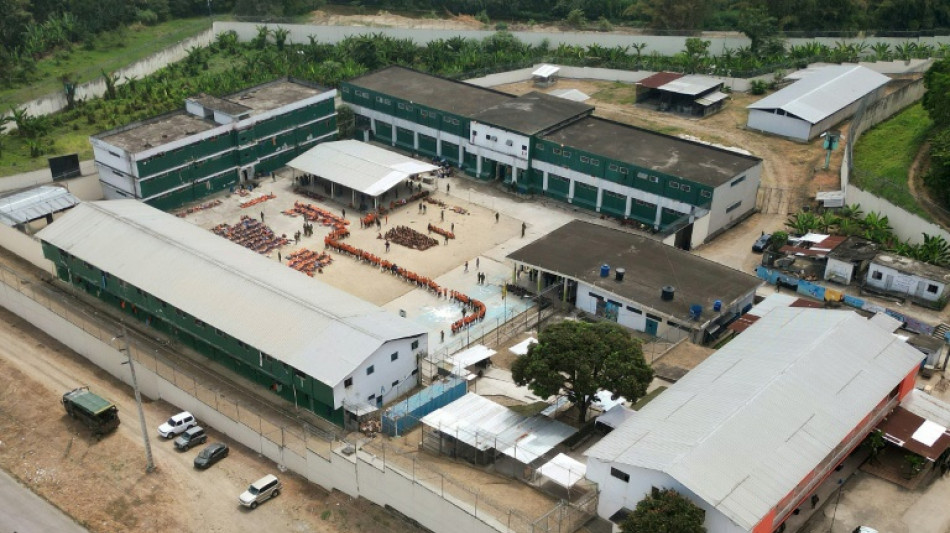 Diecisiete presos muertos en choque entre bandas narco en cárcel de Ecuador 