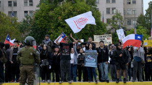 Choques entre ambientalistas y polic&iacute;as en primeras protestas contra Kast en Chile