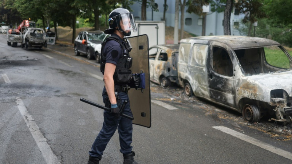 Ataque &agrave; casa de prefeito marca a quinta noite de dist&uacute;rbios na Fran&ccedil;a