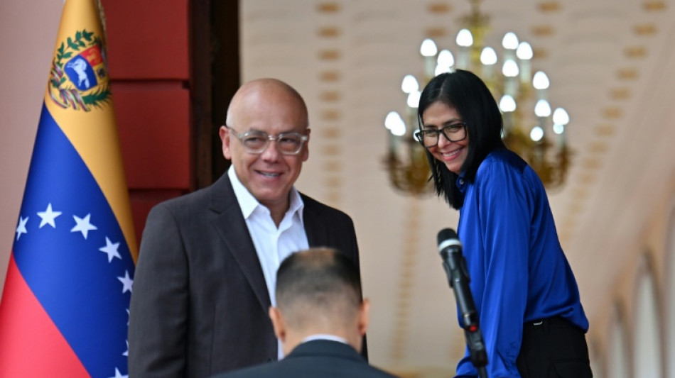 Trump diz que conversou com a 'formid&aacute;vel' presidente interina da Venezuela