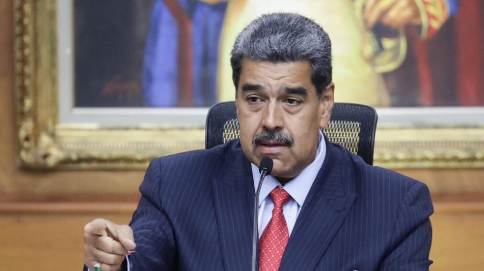 Maduro dichiara guerra a WhatsApp, '&egrave; usata dai fascisti'