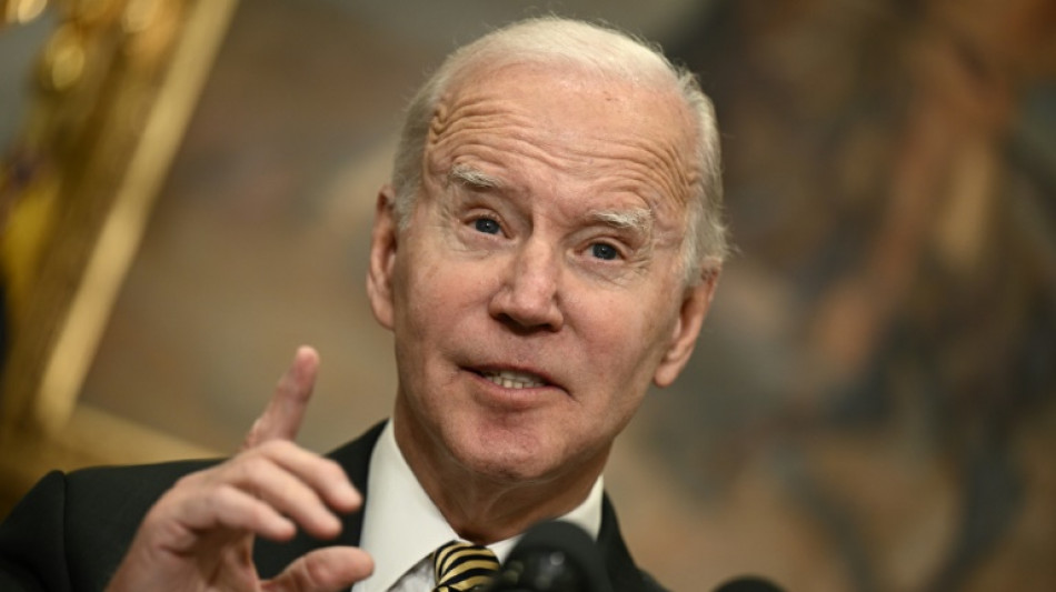 Biden s'attaque plus r&eacute;solument au prix &eacute;lev&eacute; de l'essence