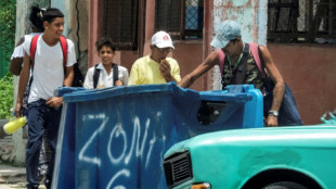 Presidente de Cuba corrige a ministra que niega existencia de "mendigos" en la isla