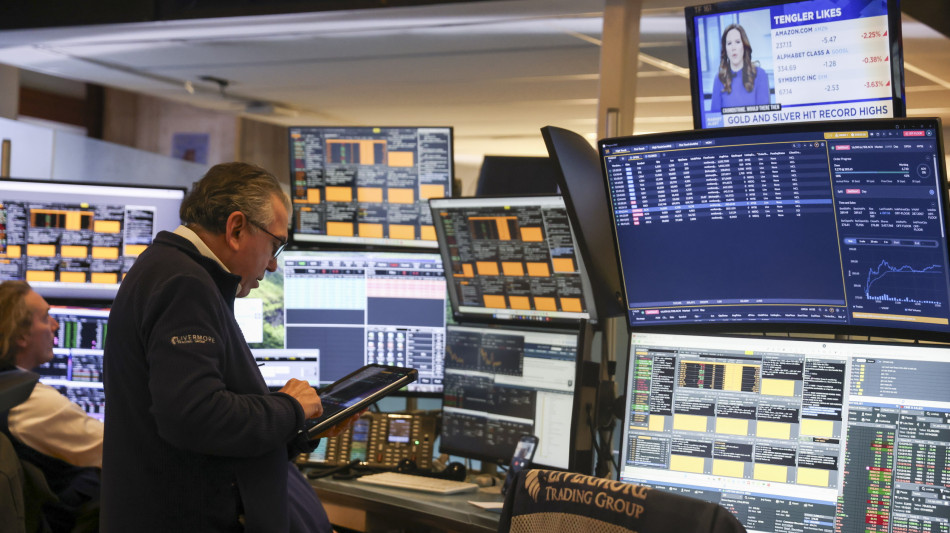 Wall Street apre in calo, Dj -0,32%, Nasdaq -0,33%