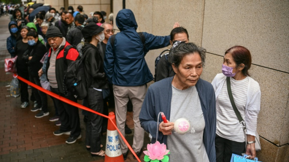Un tribunal de Hong Kong condena a prisi&oacute;n a 45 activistas prodemocracia