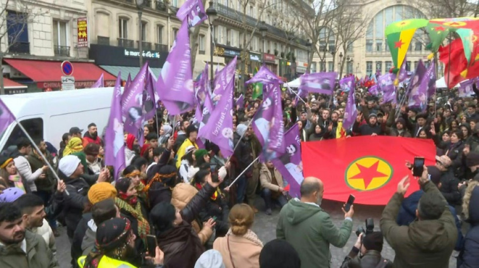 Manifestaci&oacute;n en Par&iacute;s para exigir "justicia" para los tres activistas kurdos asesinados en 2013