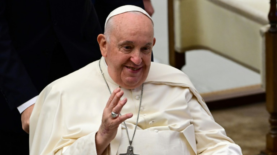'Estou vivo', tranquiliza o papa ap&oacute;s cancelar ida &agrave; COP28 por bronquite