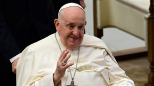 'Estou vivo', tranquiliza o papa ap&oacute;s cancelar ida &agrave; COP28 por bronquite