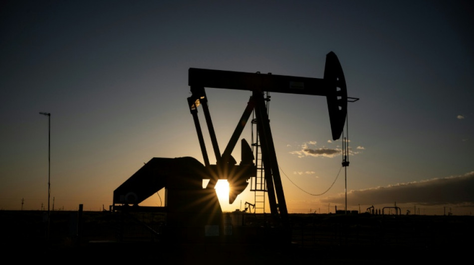 Oil prices extend gains on Iran worries