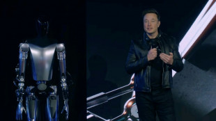 Elon Musk pr&eacute;sente l'ambitieux robot humano&iuml;de de Tesla