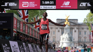 Record del mondo maratona a Londra, Sawe il primo sotto le 2 ore
