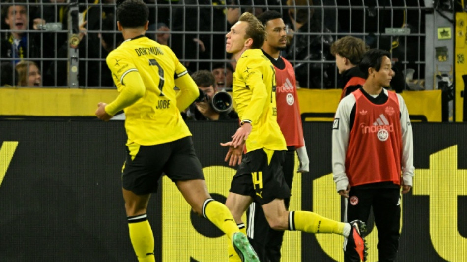 Beier late show sends Dortmund top of Bundesliga