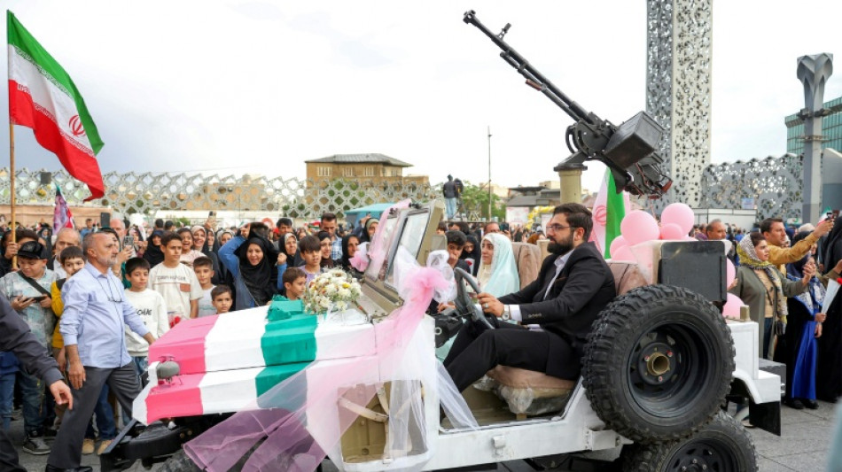 Casamentos coletivos em Teer&atilde; une casais dispostos ao sacrif&iacute;cio na guerra contra EUA e Israel