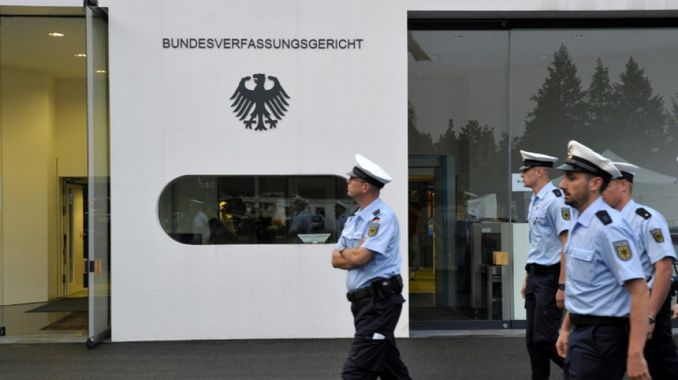 H&auml;ftling klagt erfolgreich in Karlsruhe nach Urinkontrollen unter Aufsicht