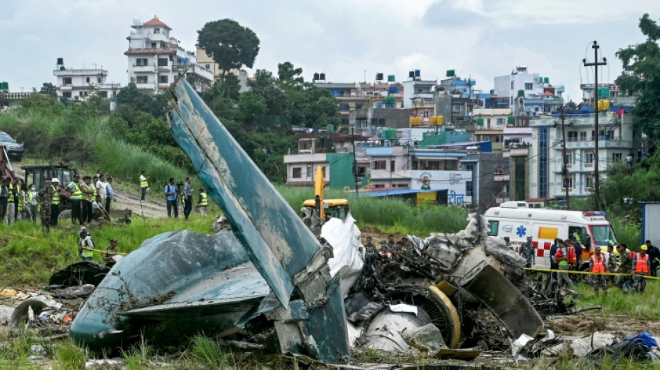 Piloto do avi&atilde;o que caiu no Nepal, &uacute;nico sobrevivente, recupera-se no hospital